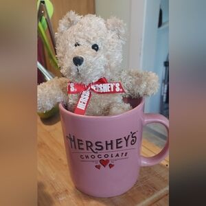 Vintage Hershey Bear and Large Pink Mug Set